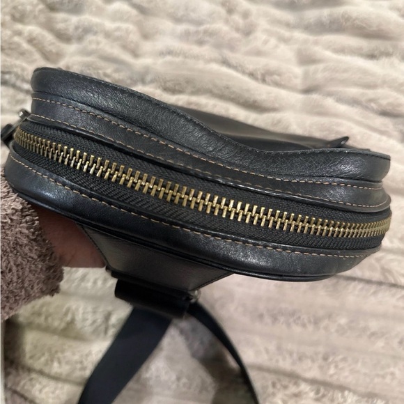 Coach Graham sling Backpack - Picture 5 of 7